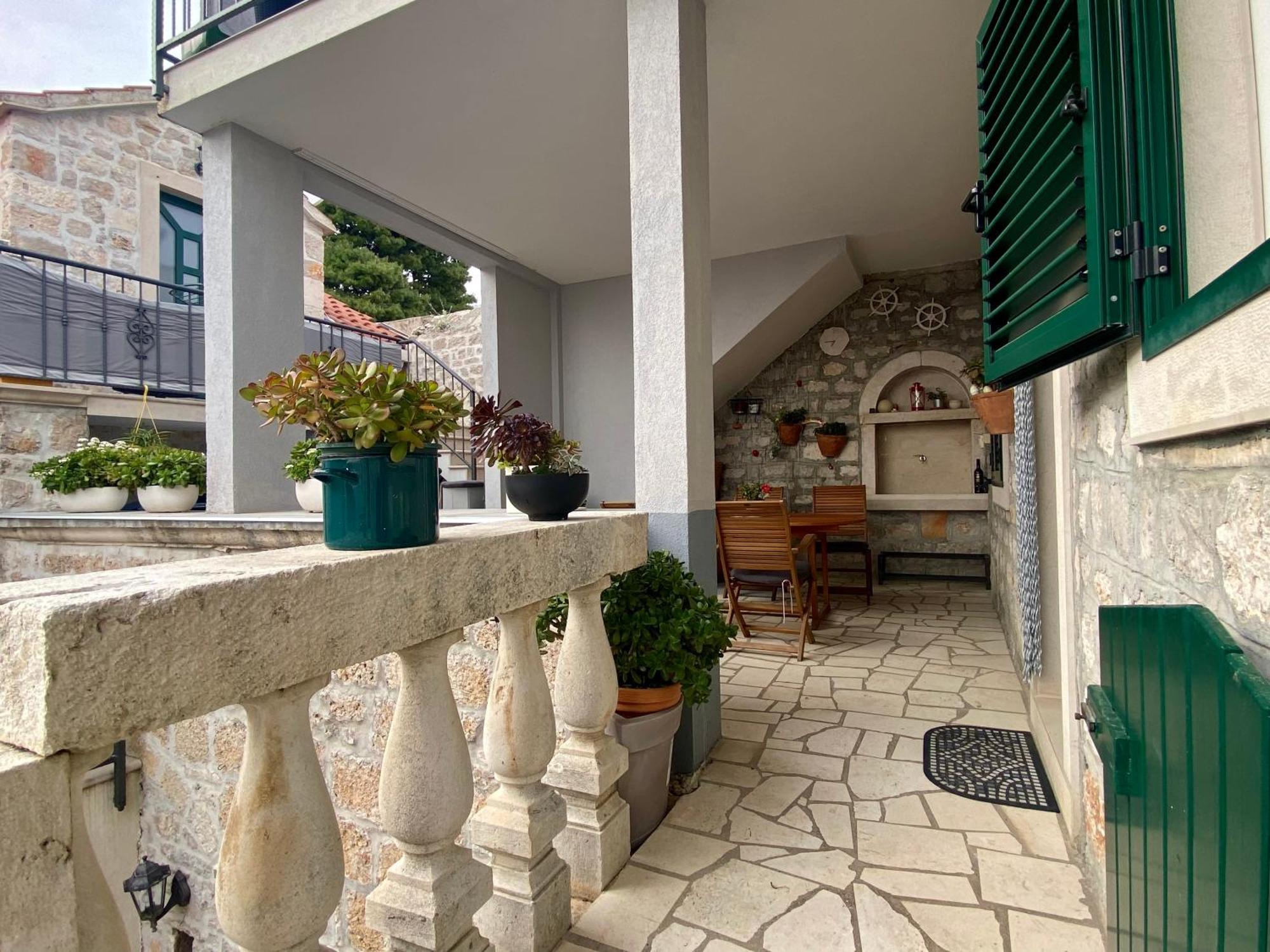 Apartment Simon - Old Stone Charm, Central Bol Life Extérieur photo