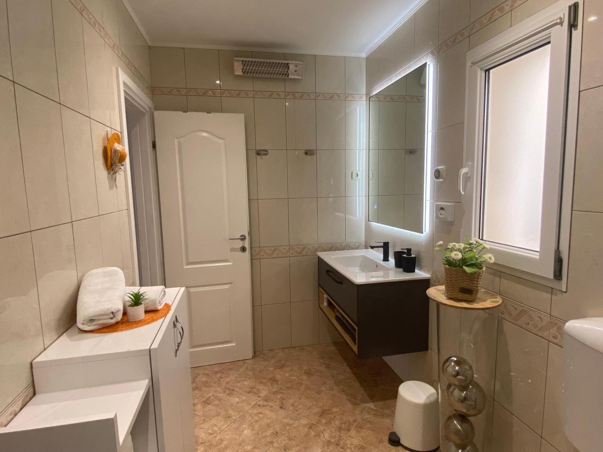 Apartment Simon - Old Stone Charm, Central Bol Life Extérieur photo